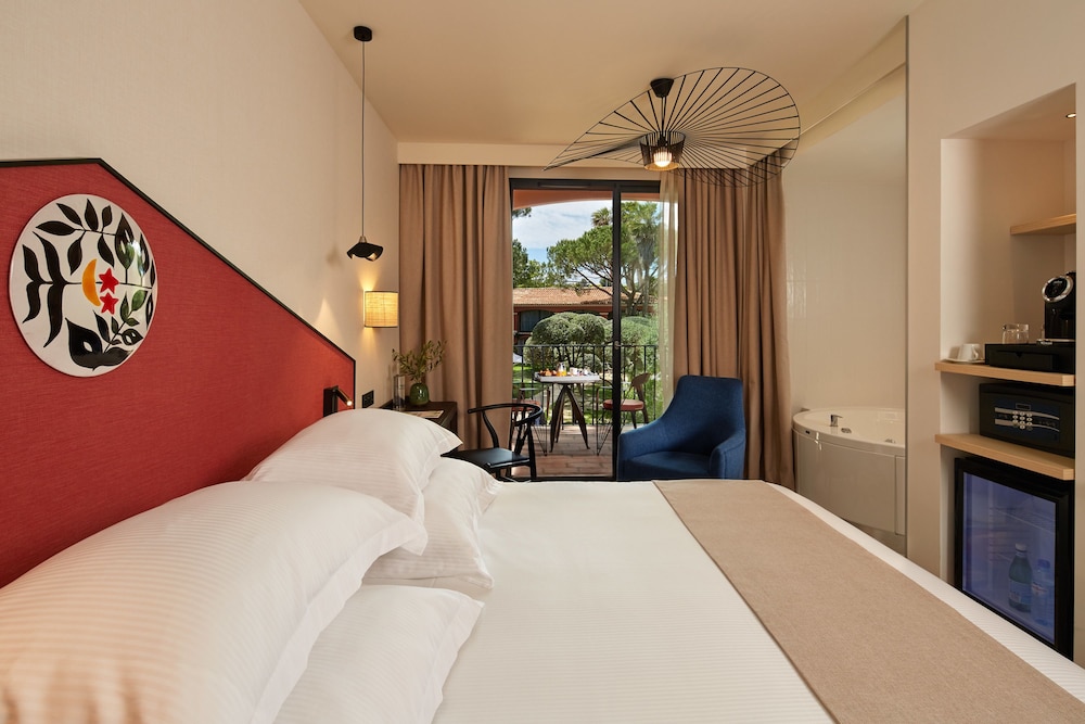 MINI, SUITE, JETTED TUB