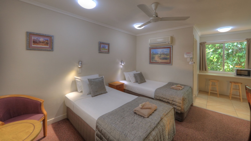 ATHERTON HINTERLAND MOTEL 26/40