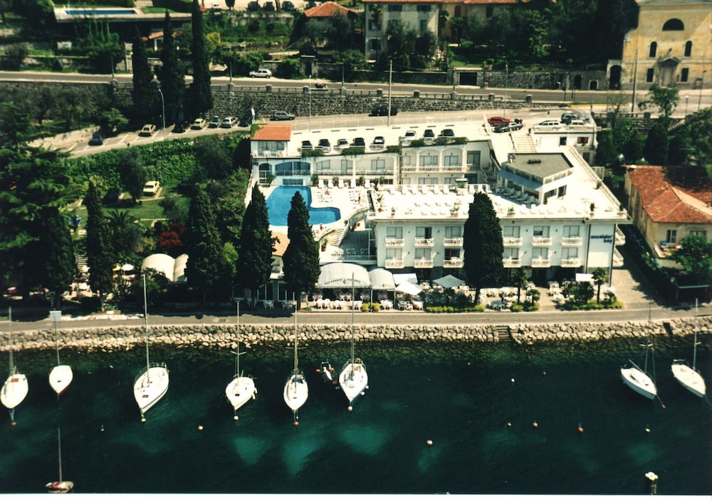 Hotel Excelsior Bay 9/50