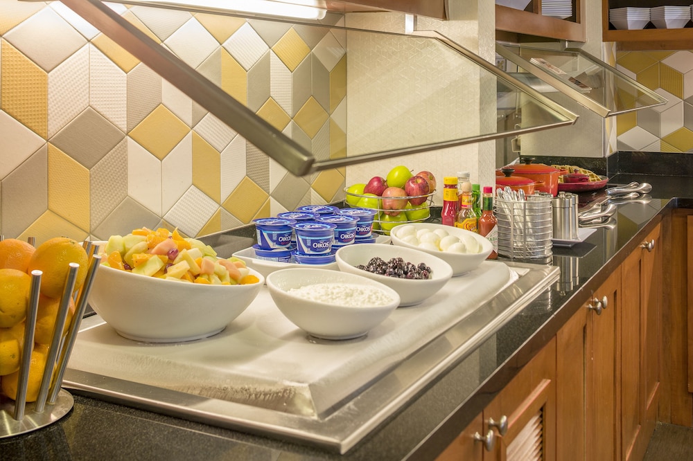 Hyatt Place Austin/Arboretum 51/69