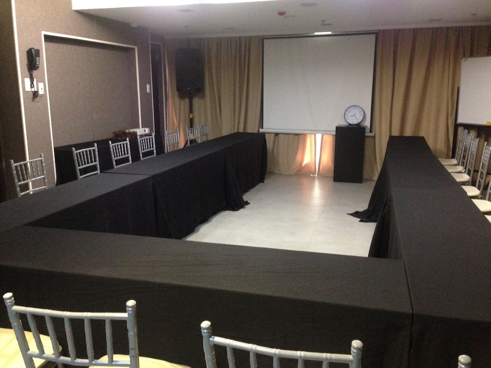 Selah Pods Hotel Manila 49/69