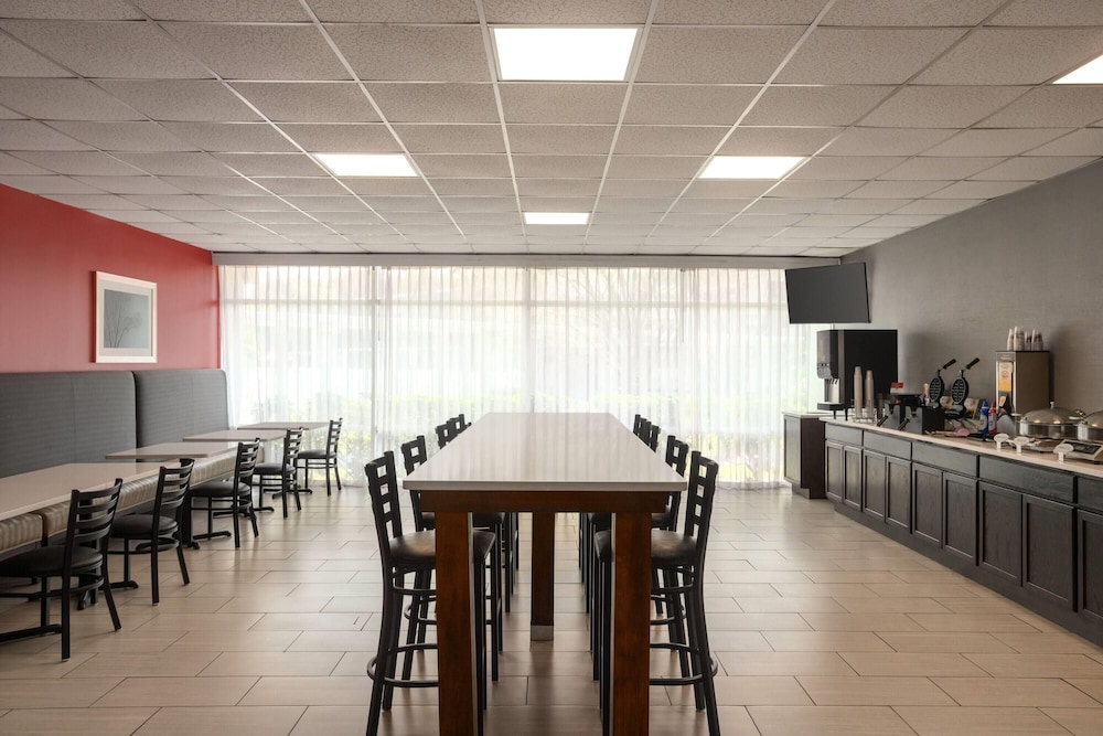 Ramada by Wyndham Cocoa 40/59