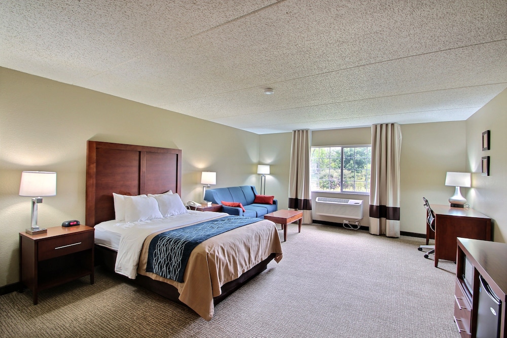 Comfort Inn Suites Jackson West Bend 9/38