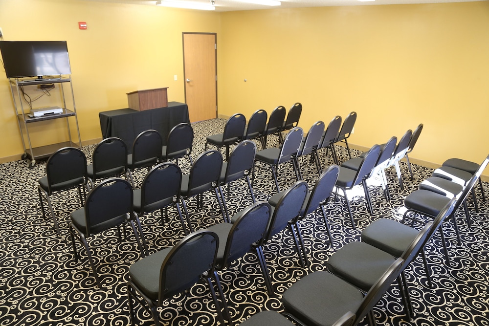 Quality Inn Suites Watertown 21/23