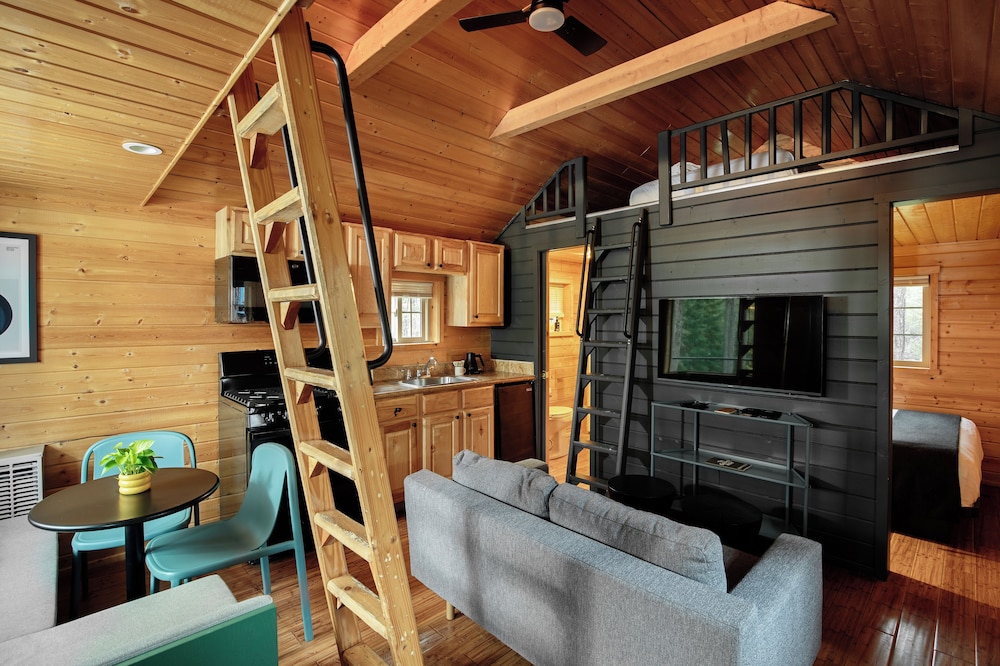 Loge Glacier National Park 33/50