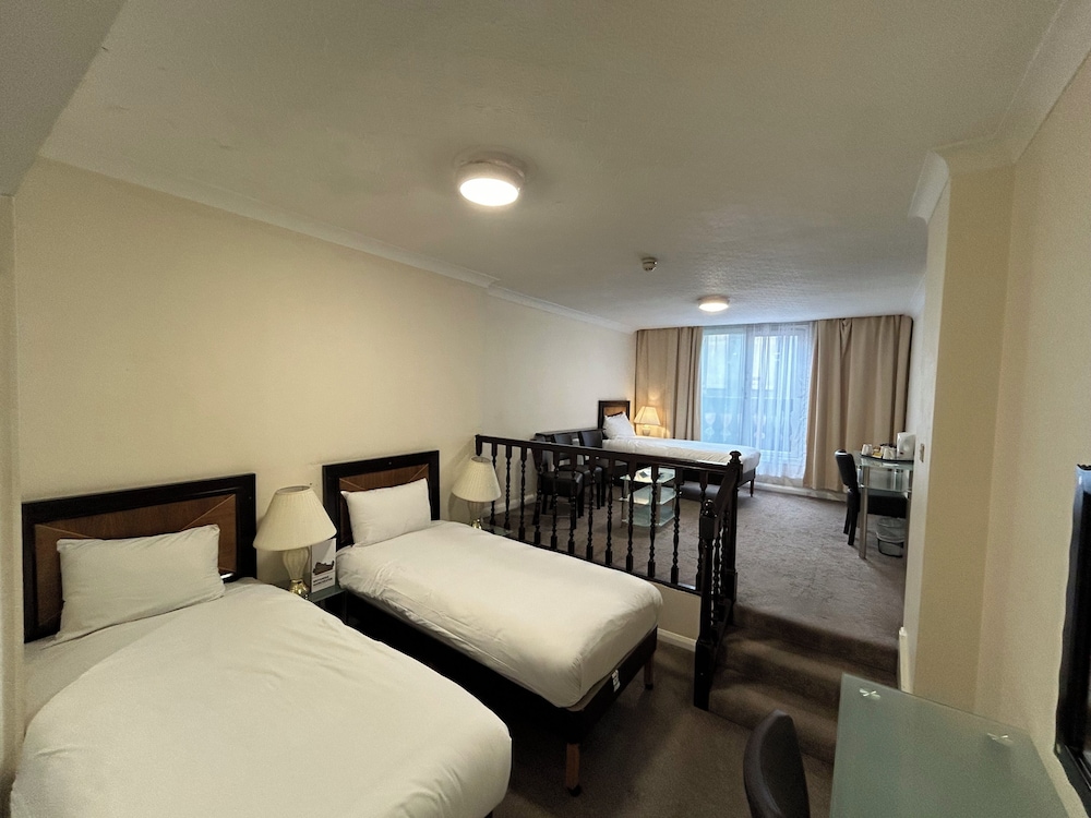 ROOM, TRIPLE
