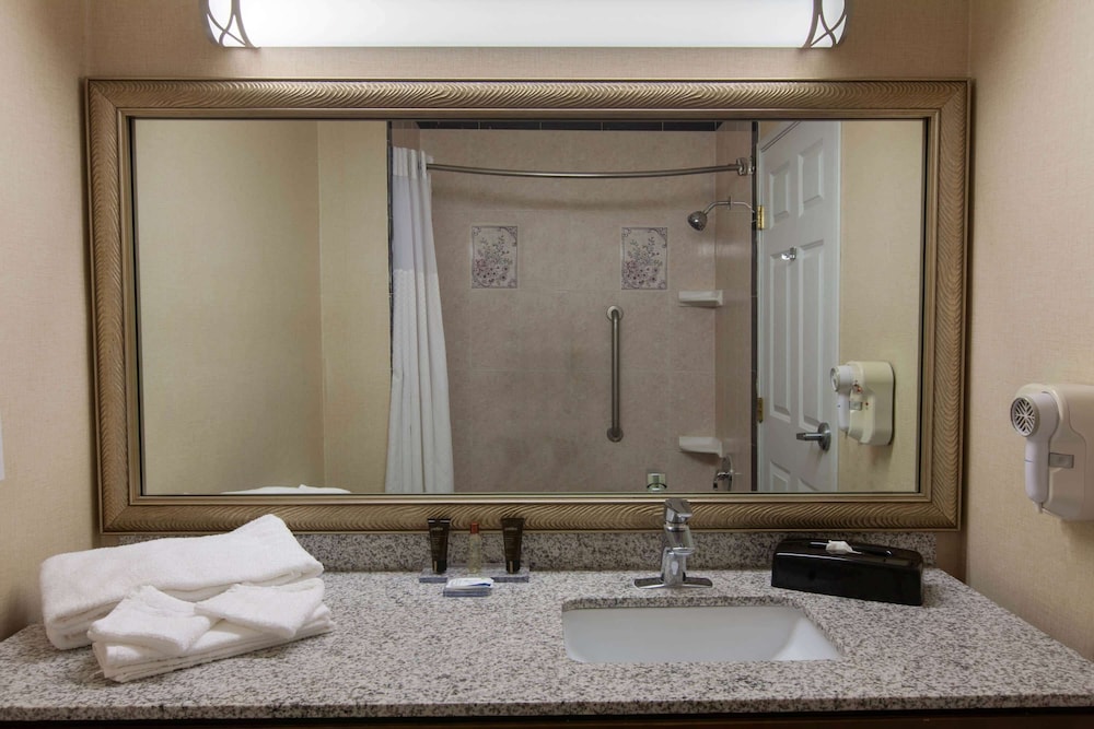 Hotel Willowbrook 6/25