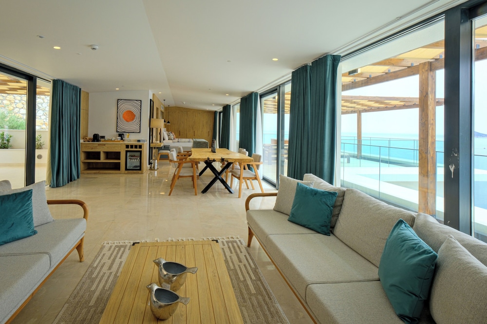 Lures Hotel 42/57