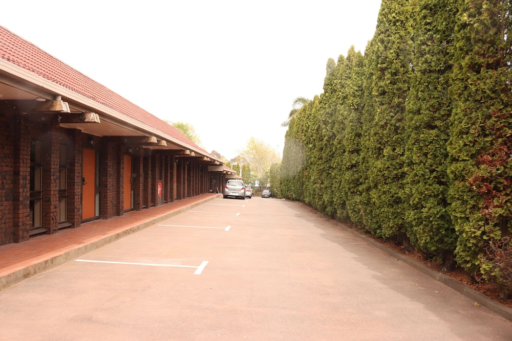 Beetham Park Motel 49/54