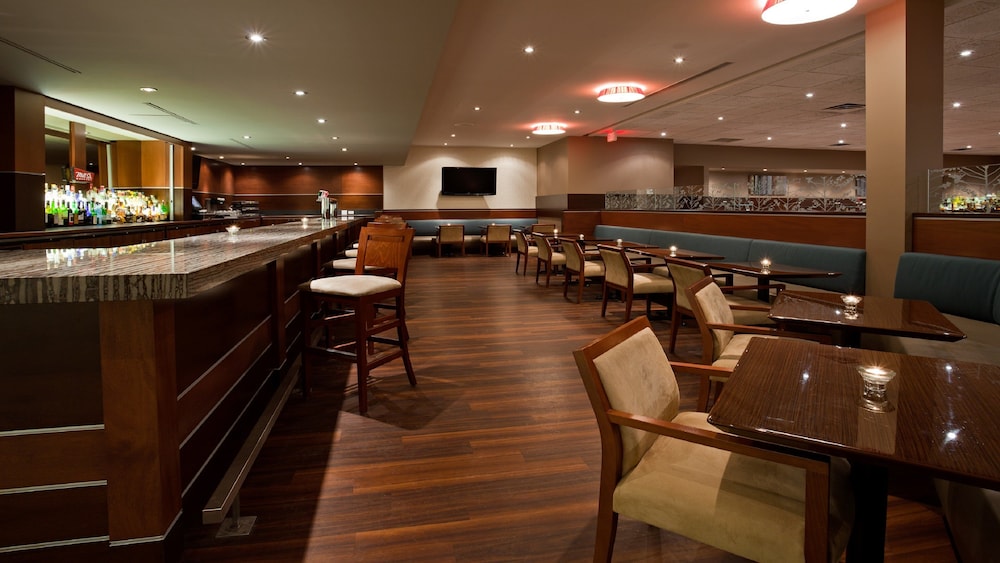 Holiday Inn Burlington Hotel And Conference Centre 55/76