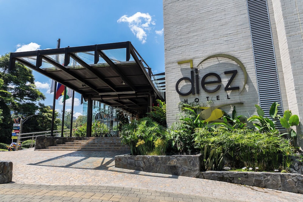 Diez Hotel Categoria Colombia 56/64