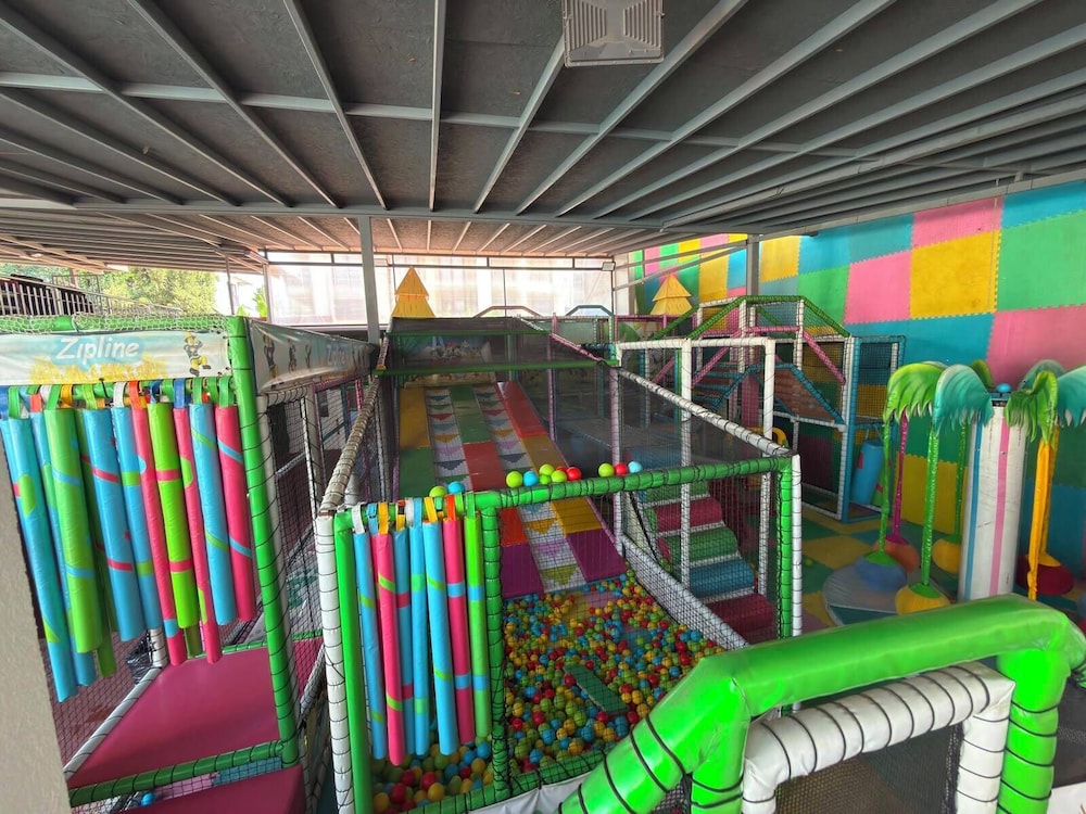 Club Atrium 36/49