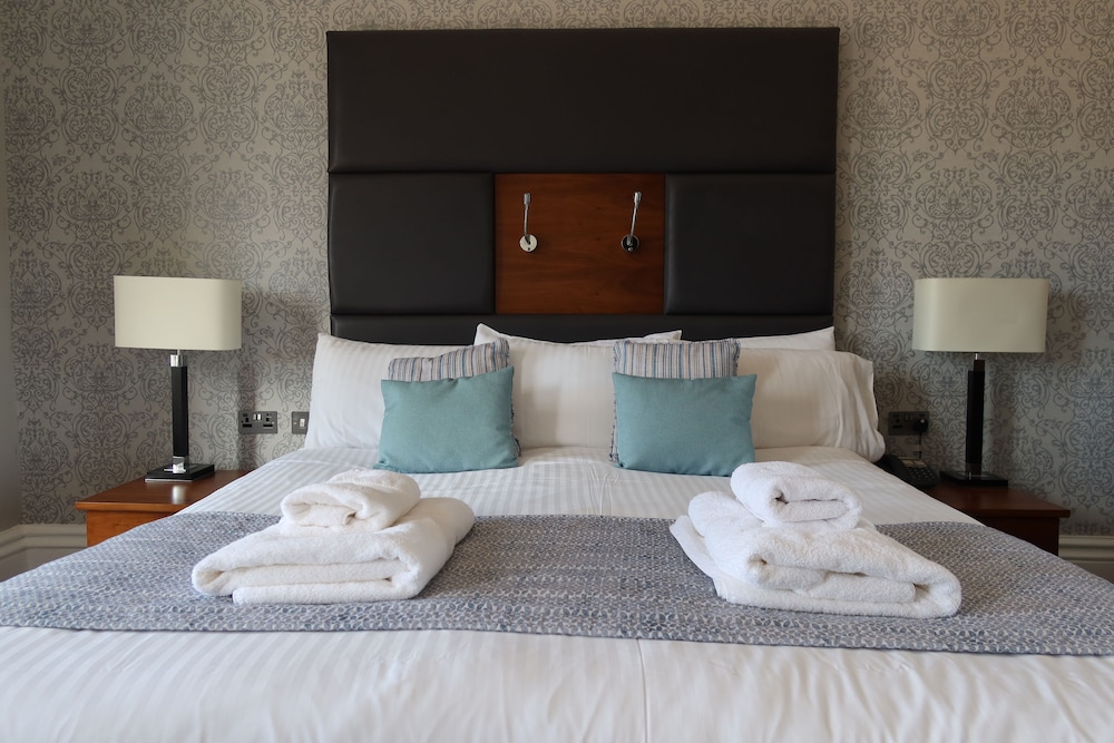 PORTREE HOTEL 30/36