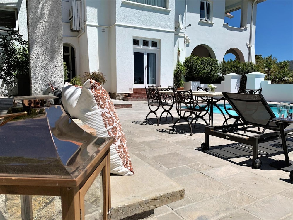 Abbey Manor Luxury Guesthouse 66/70