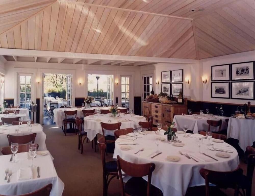 Tally Ho Inn 19/23