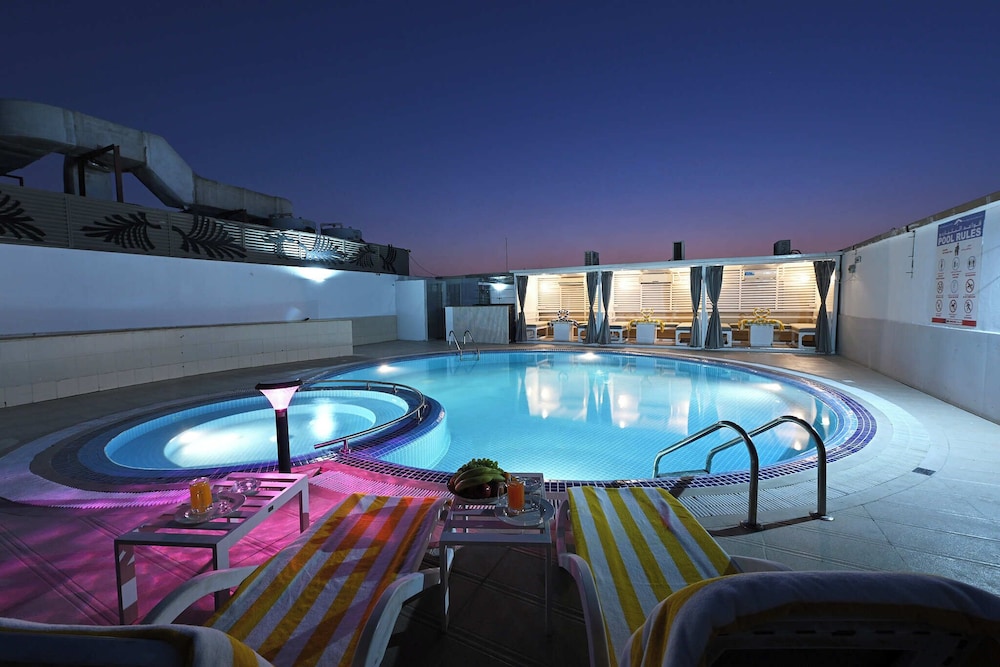 Pavilion Palace Hotel 32/43