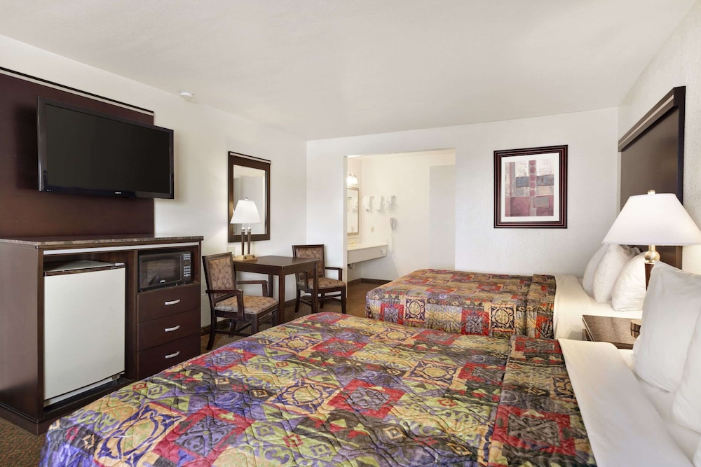 Days Inn by Wyndham Oceanside 26/40