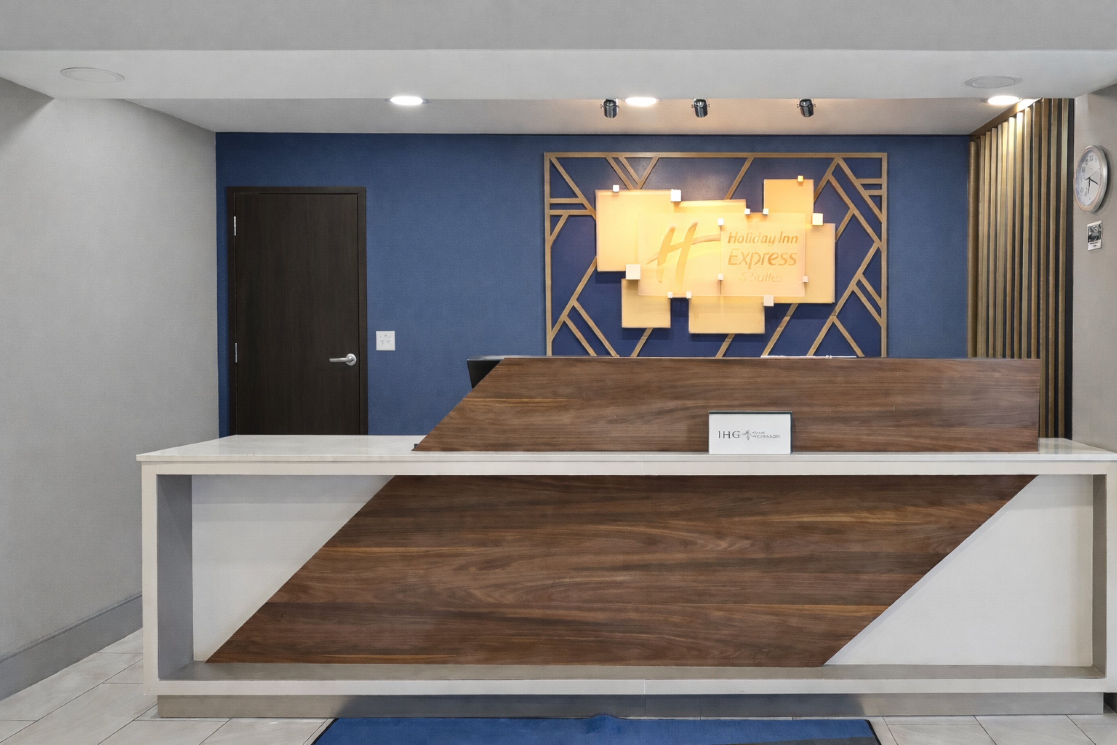 Holiday Inn Express & Suites Pierre-Fort Pierre 6/50