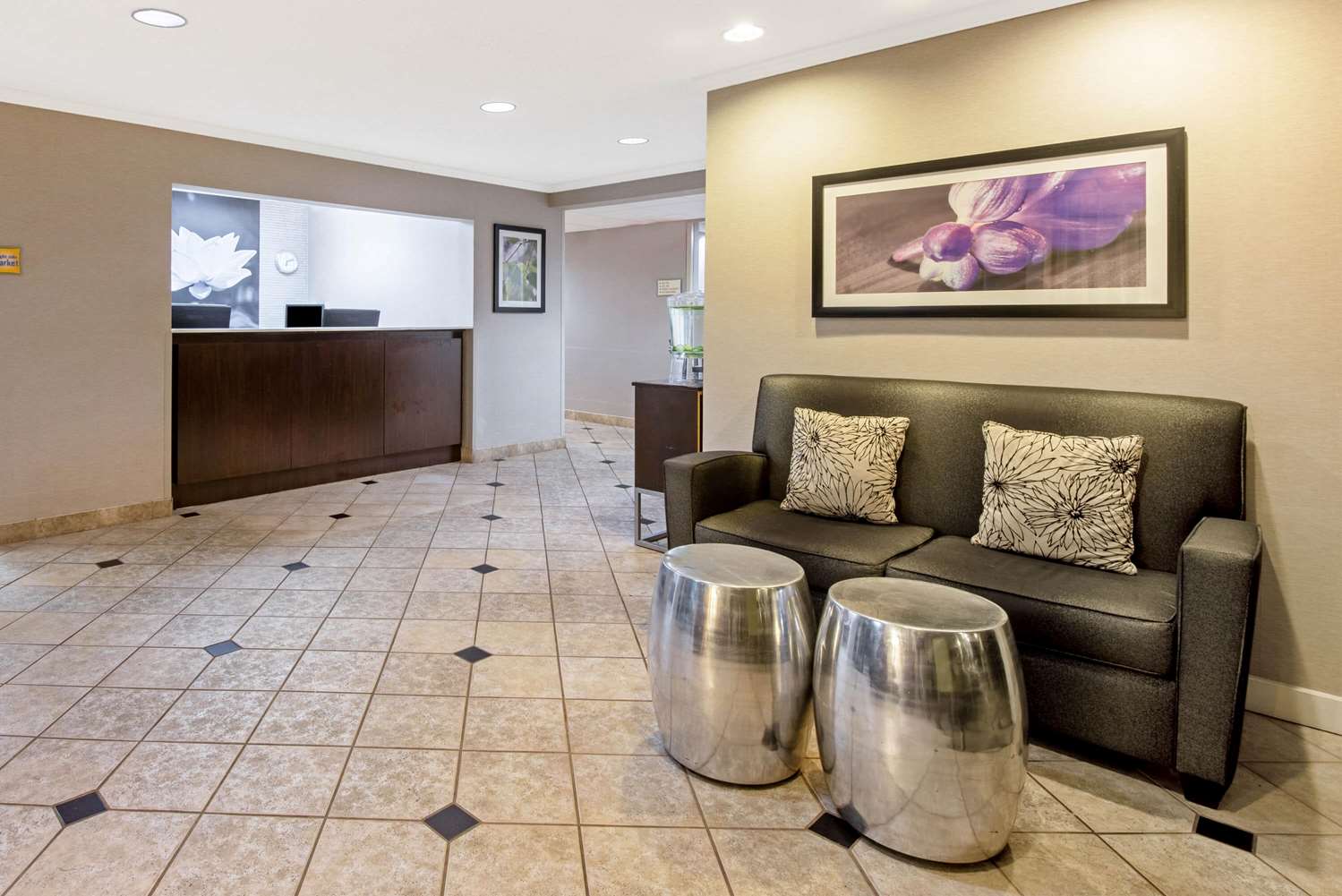La Quinta Inn And Suites By Wyndham Harrisburg Airport Hershey 28/48