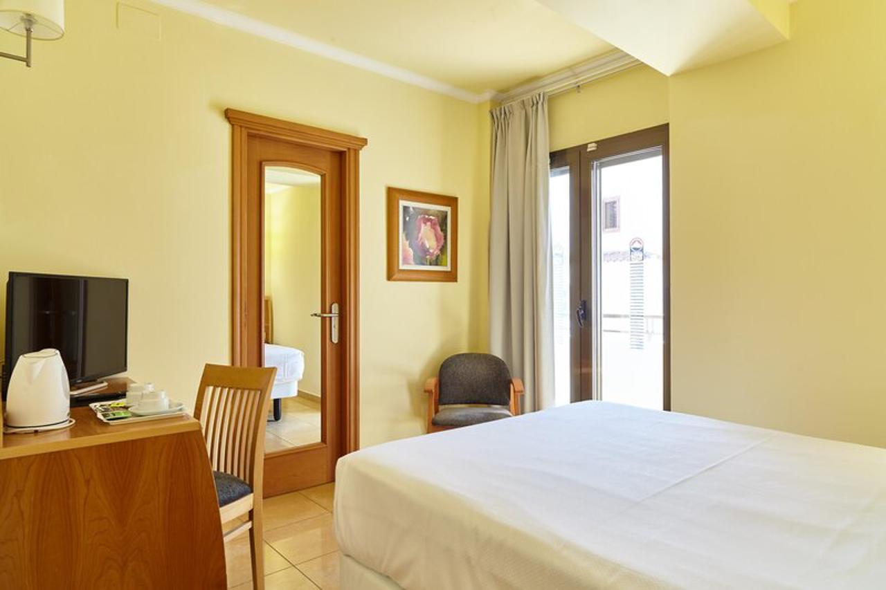 Invisa Hotel La Cala 33/99