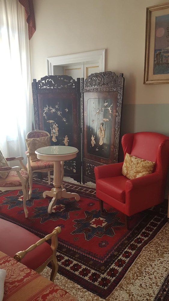 Friendly Venice Suites 25/48
