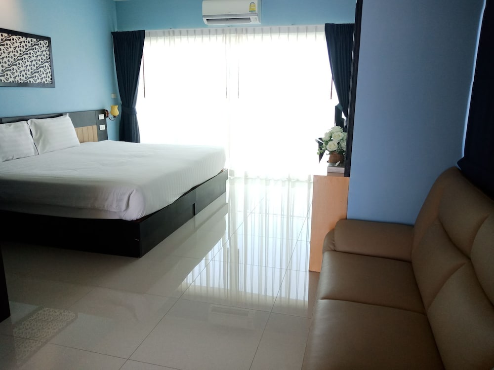 Phuket Chinoinn Hotel 25/65