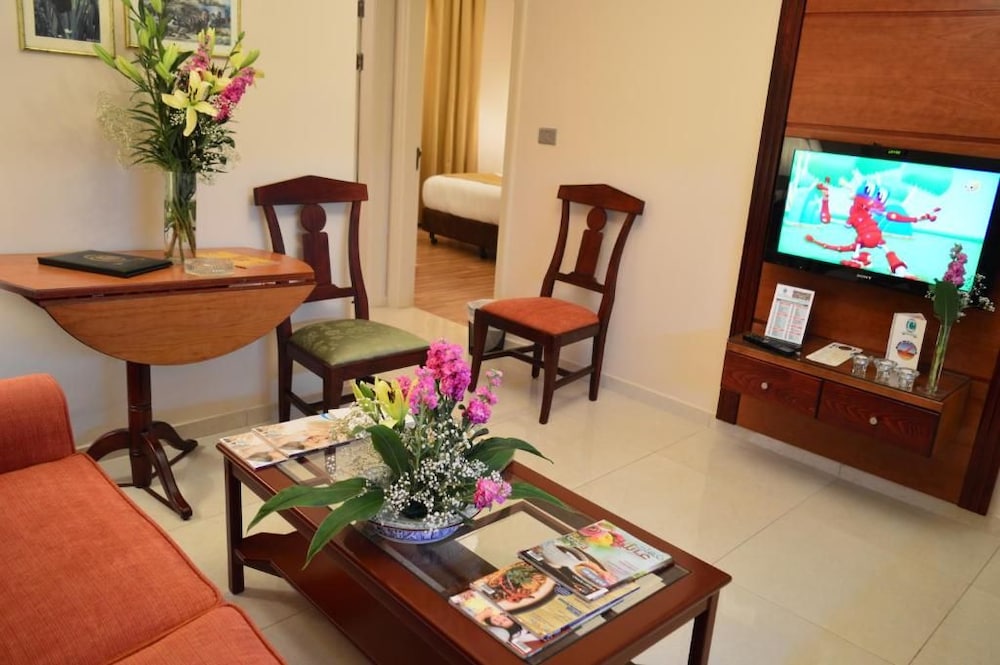 Comfort Hotel Suites 4/48