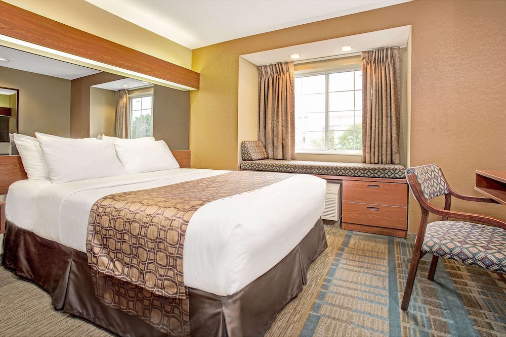Microtel Inn & Suites by Wyndham Mason/Kings Island 9/26