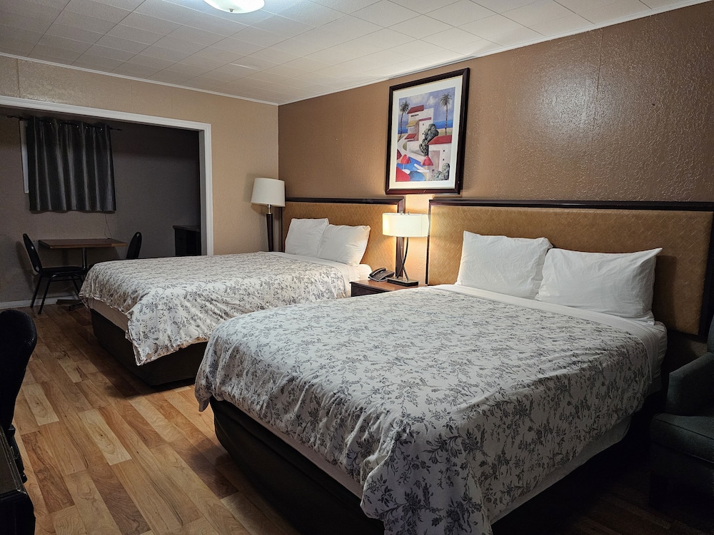 Parkway Motel & European Lodges 20/64
