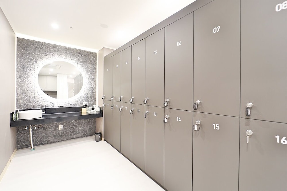 February Hotel Dongseongro 14/68