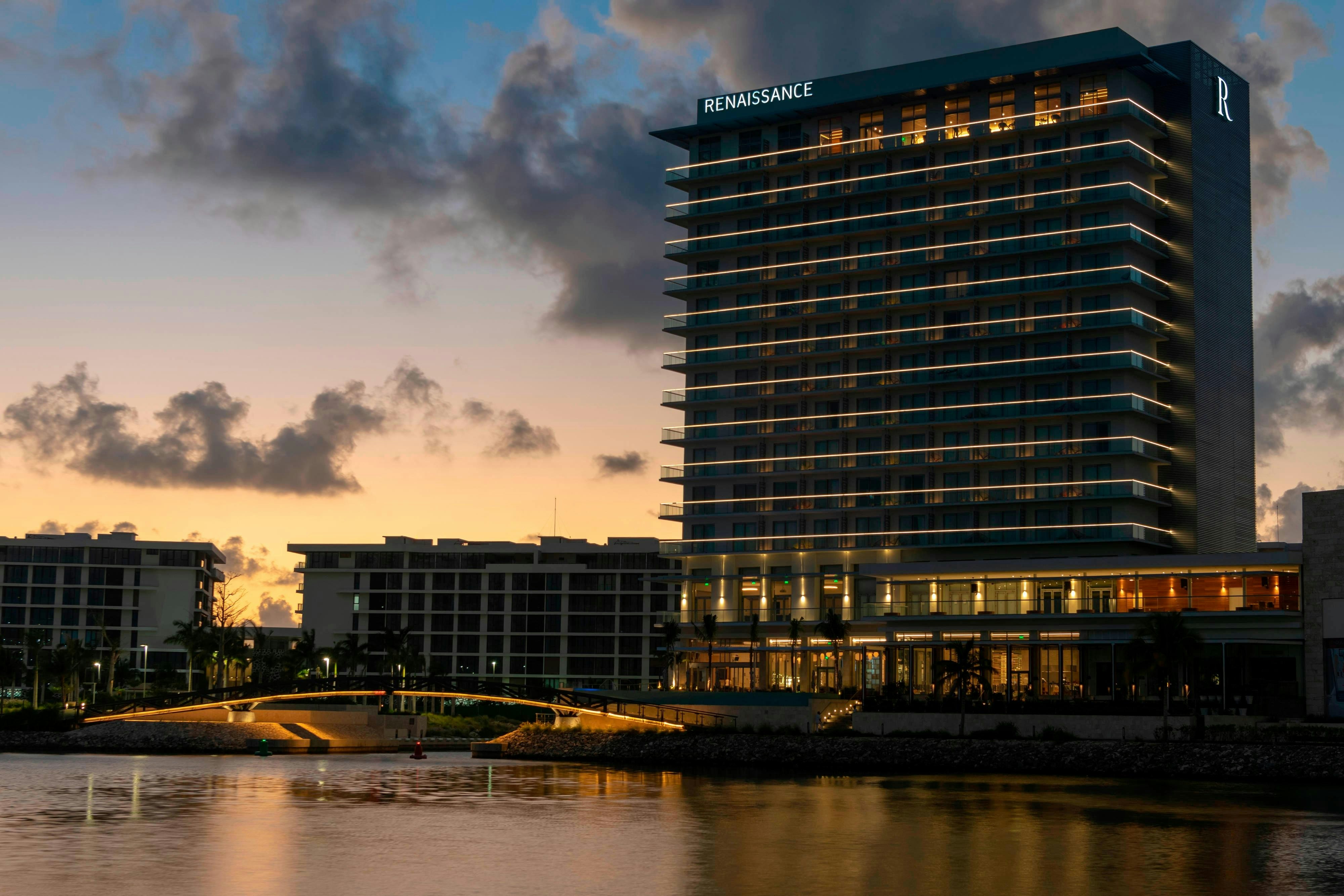 Renaissance Cancun Resort And Marina 74/76