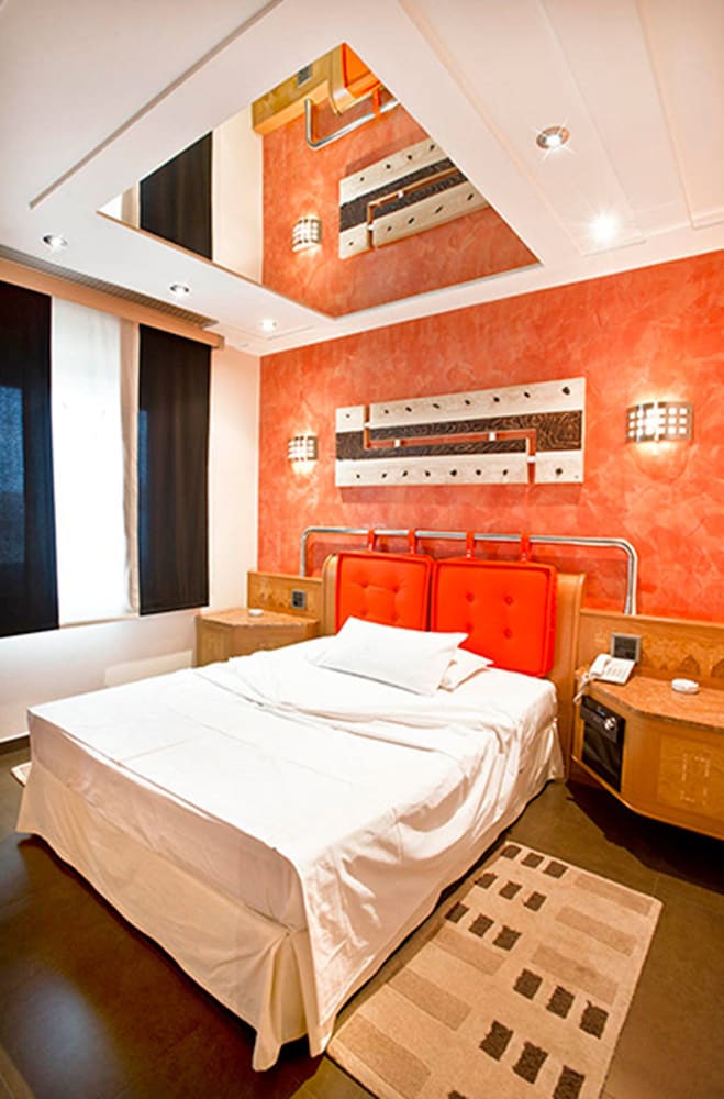 Zouk Hotel 12/50
