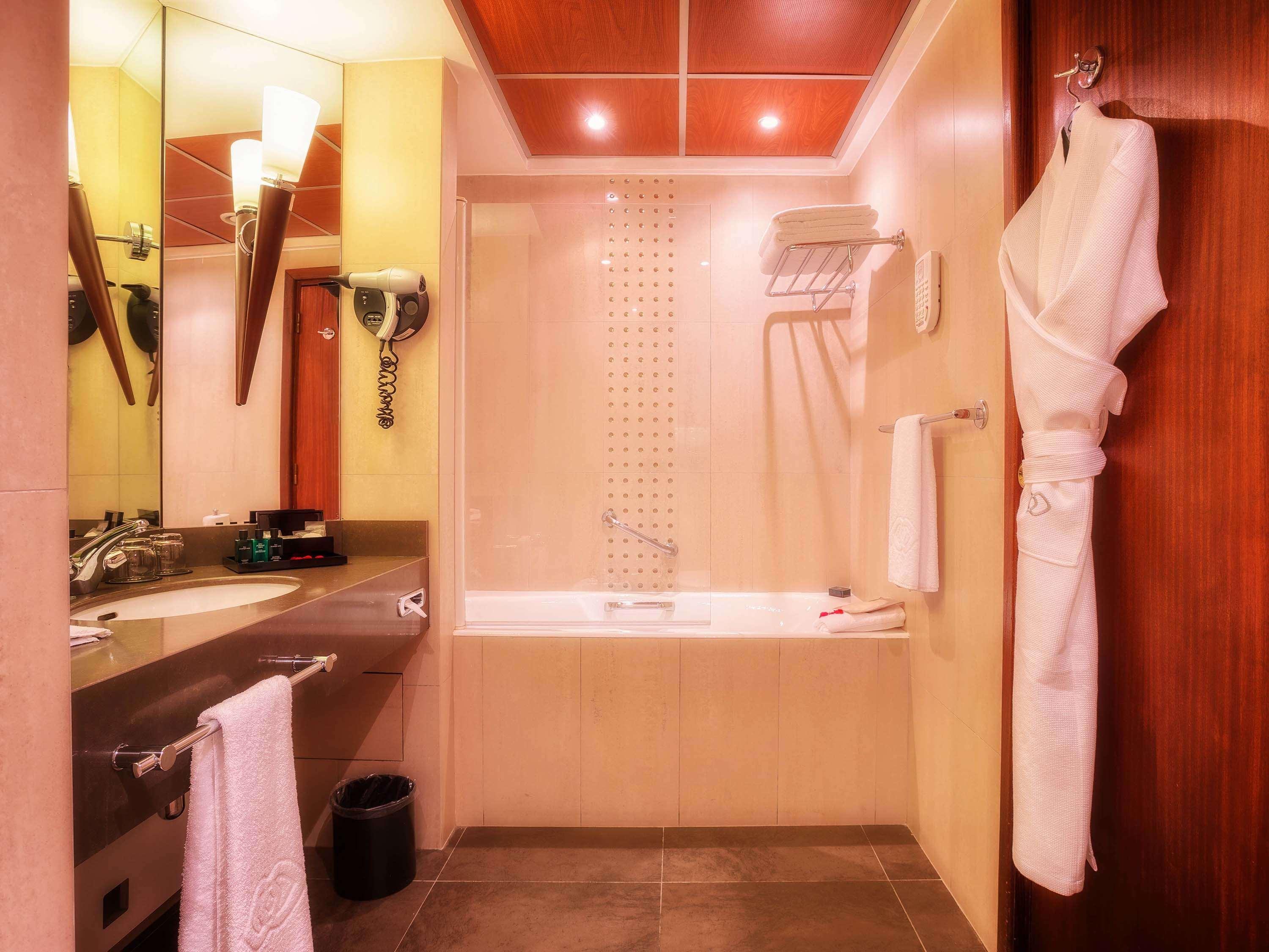 جناح جونيور بسرير كينج بإطلالة على المدينة، Sofitel Algiers Hamma Garden 7/7