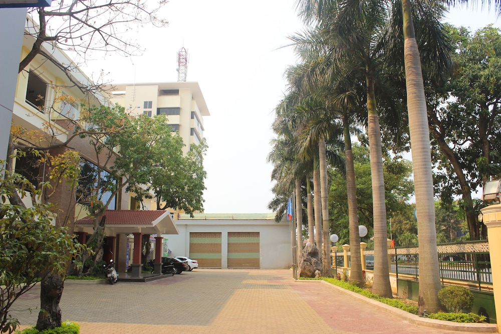 Hoa Bình Hotel 36/39