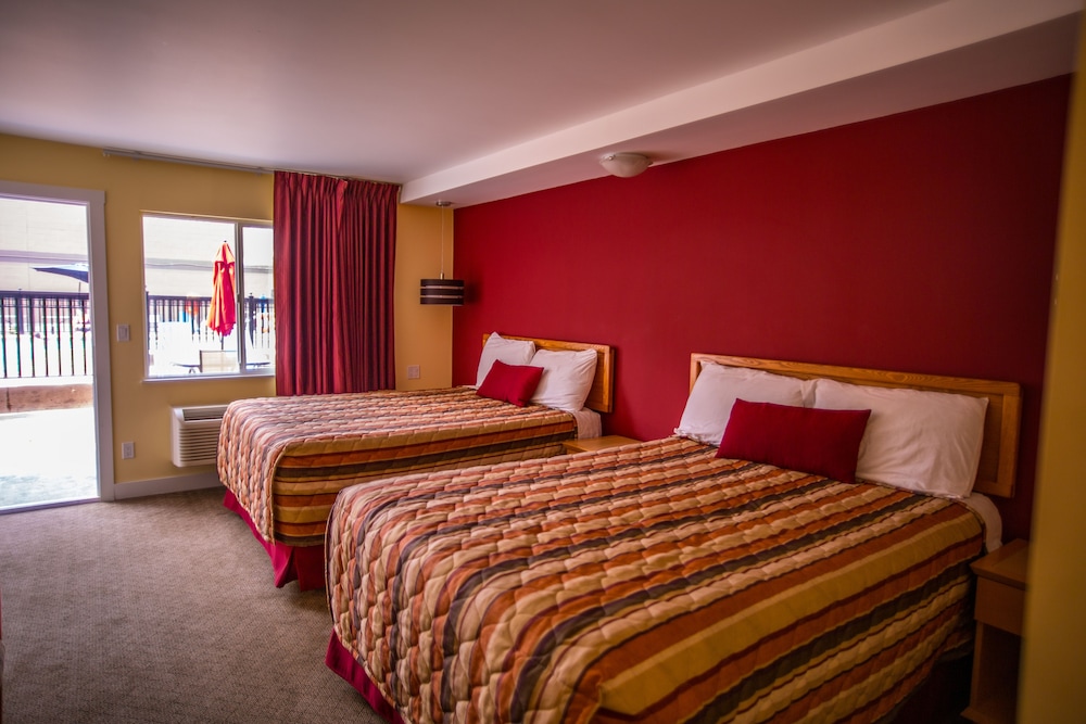 Sahara Courtyard Inn Penticton 12/77