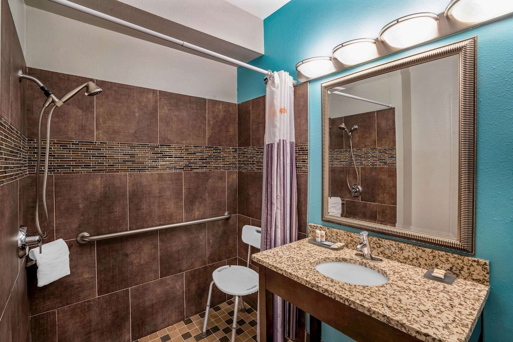جناح استوديو بسرير كينج لذوي الإعاقة، La Quinta Inn And Suites By Wyndham Cookeville 2/2