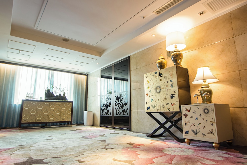 Xiamen Airlines Lakeside Hotel 5/50