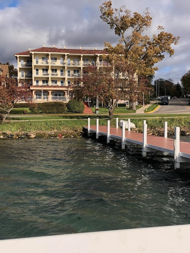 Bella Vista Suites 49/59