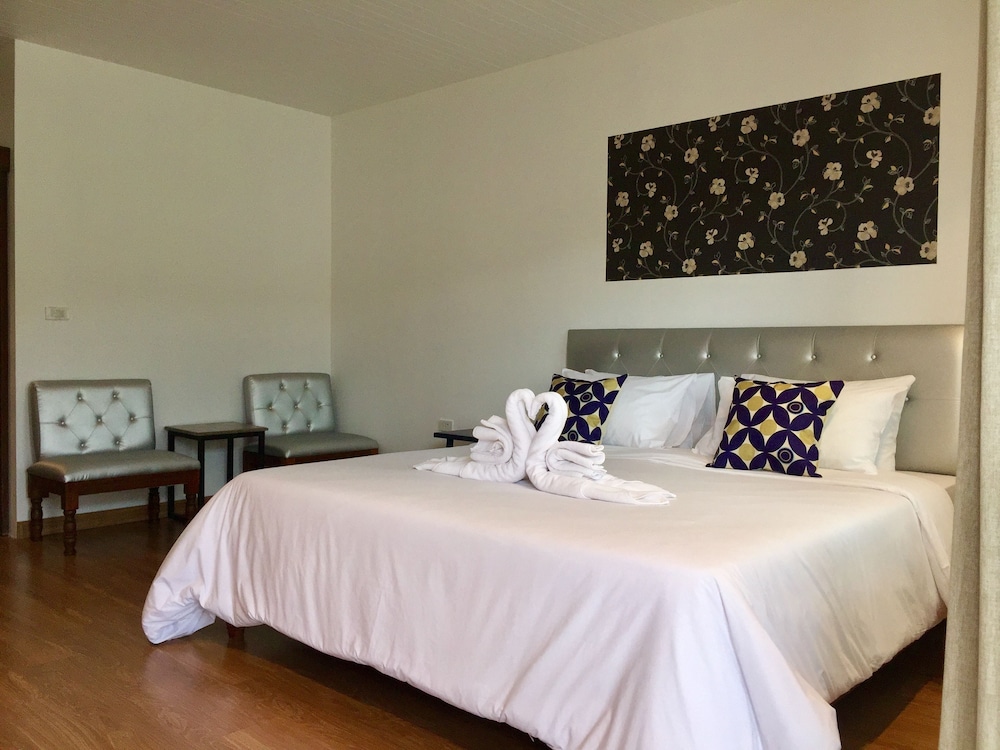 Phetcharat Grand Hotel Maesot 12/50