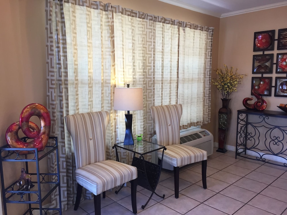 Gazebo Inn 37/44