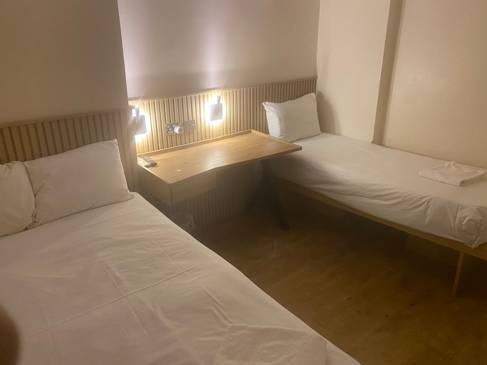 ROOM, TRIPLE