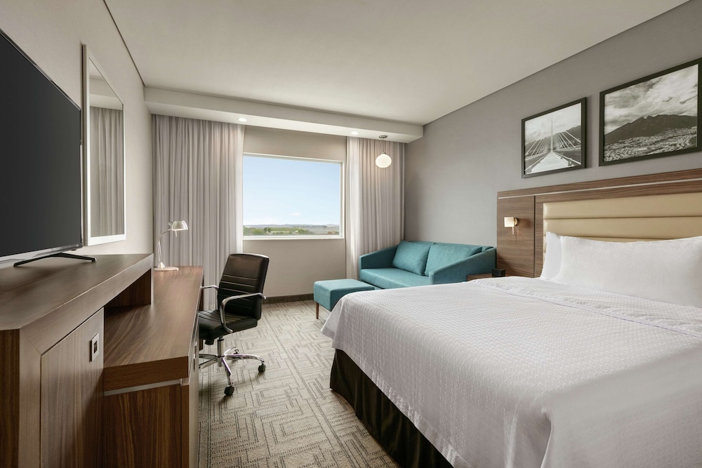 ROOM, QUEEN BED