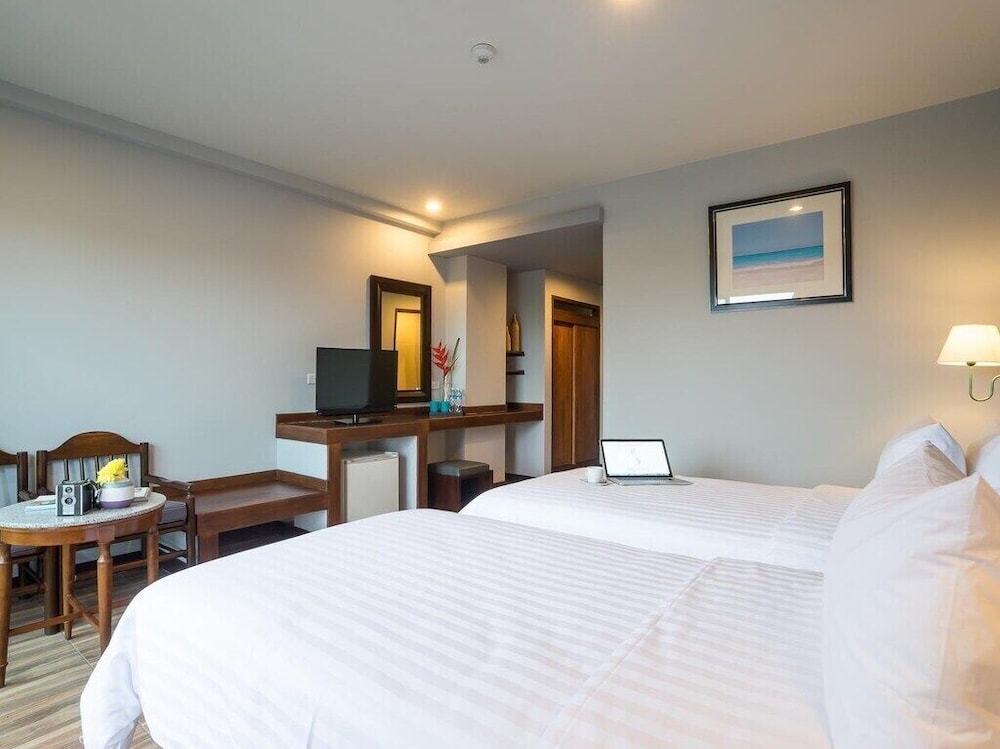غرفة ديلوكس بسرير مزدوج بإطلالة على المسبح، Savotel 4/8