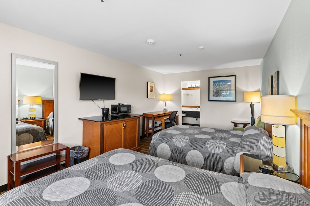 Basecamp Puyallup a Travelodge by Wyndham 31/50