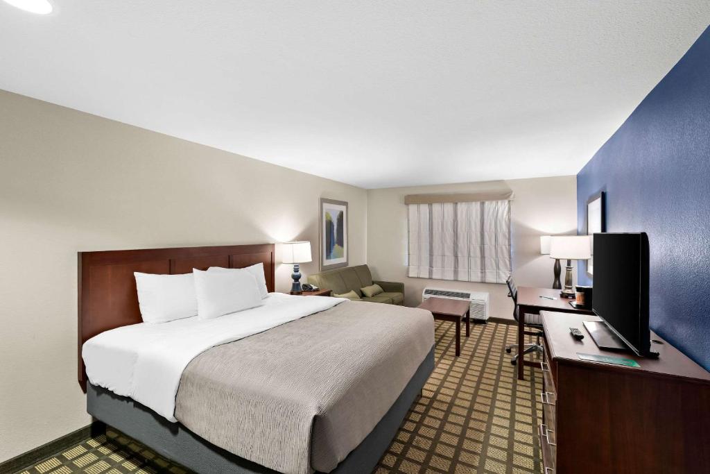 غرفة بسرير كينج، Quality Inn & Suites Big Spring 4/7