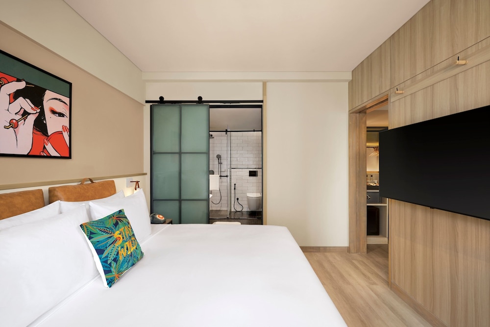 Moxy Mumbai Andheri West 6/40