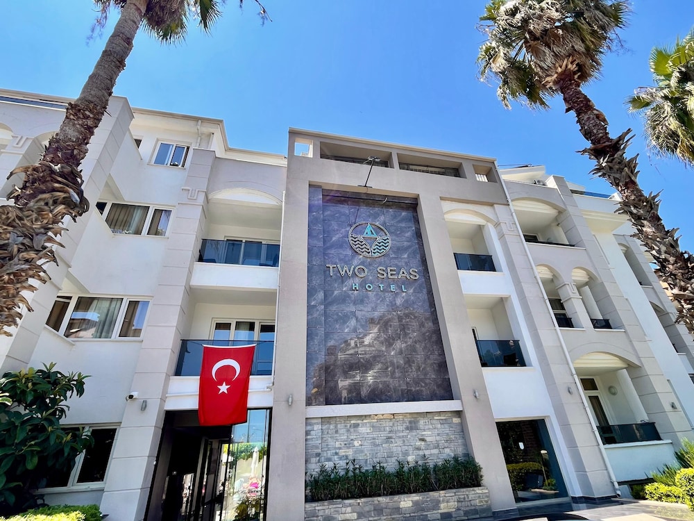 Two Seas Hotel 2/50