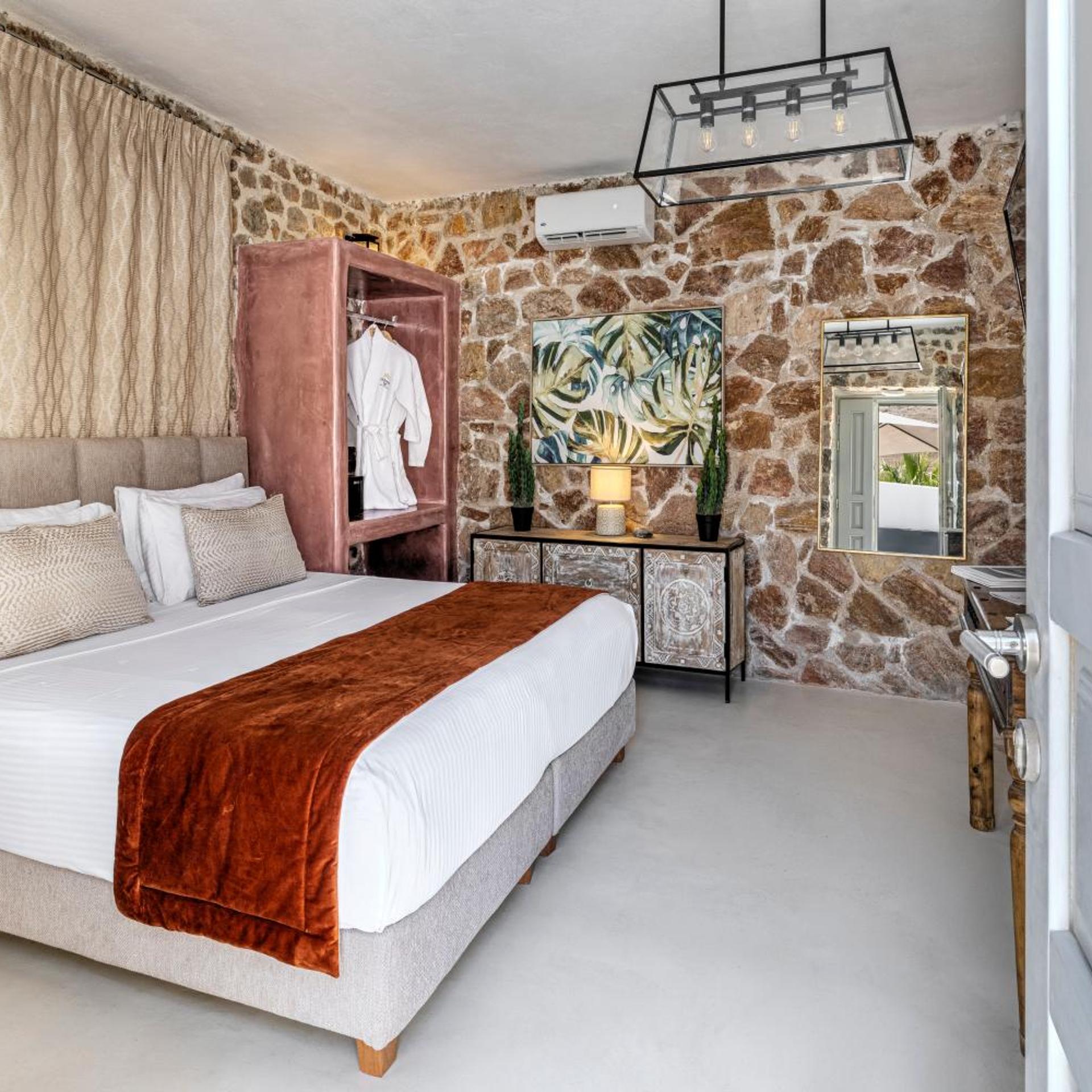 Deluxe, Suite, Plunge Pool, Desiterra Santorini 2/3