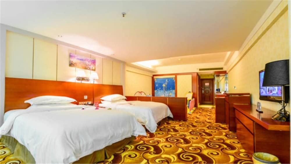 Victoria Hotels 8/18