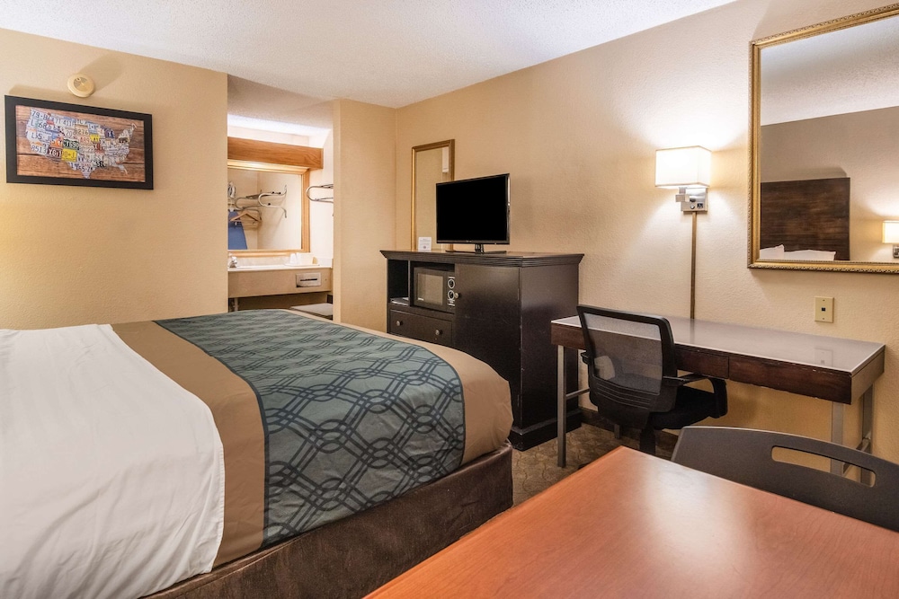 Econo Lodge Hillsboro I-35 19/35